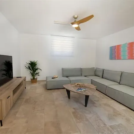 A Casa D' Irene Paxos * Gaios